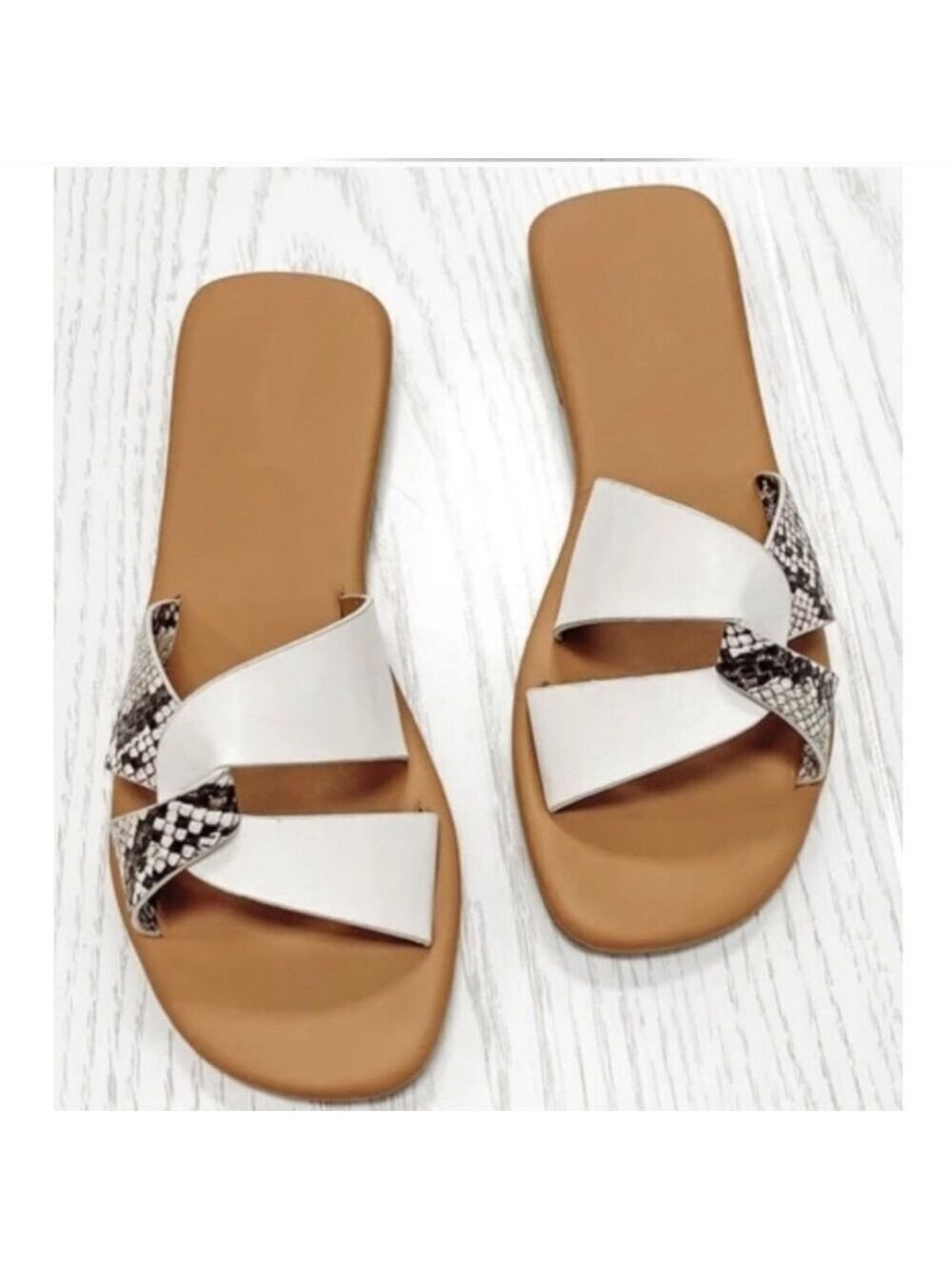 QUPID HAILEY TWO TONED LINK SANDALS - NWOT